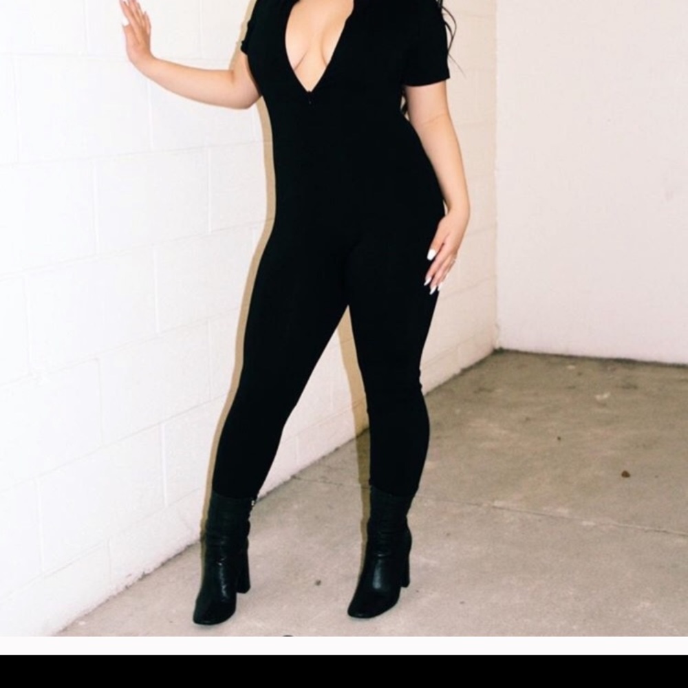 MATTE BRAND BODYSUIT